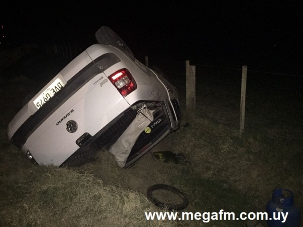 Volc&oacute; una camioneta en camino a Arrozal 33 29/09/16