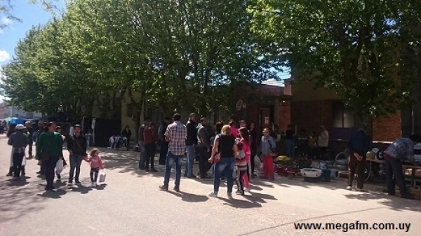 DIO COMIENZO LA FERIA DOMINICAL EN VERGARA CON ALGO MAS DEL 50 % DE LOS FERIANTES VERGARENSES INTERESADOS