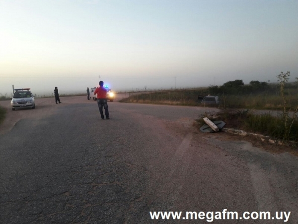 Volc&oacute; un auto en persecuci&oacute;n en proximidades a Vergara 2/12/16