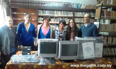 La biblioteca Municipal Serafín J. García recibió donación de dos computadoras 29/09/16