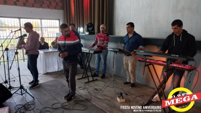 Grupo Intocables en la fiesta del Noveno aniversario de MEGA FM 91.9