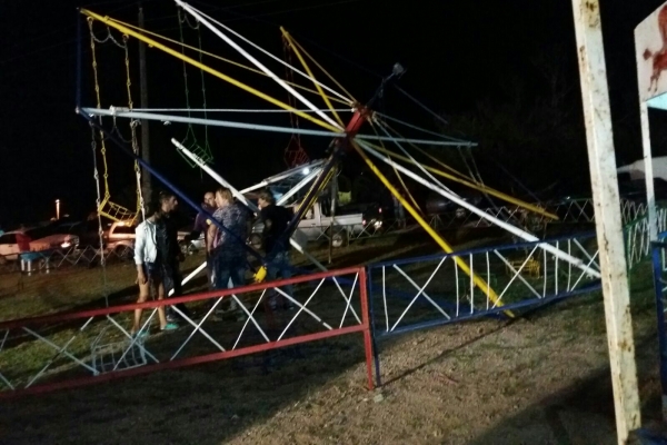 Desperfecto mec&aacute;nico en hamacas voladoras en Charqueada provoc&oacute; lesiones en ni&ntilde;os 30/03/18