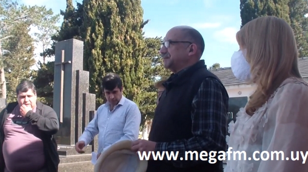 Jorge Muniz gu&iacute;a cementerio de Vergara panteon de los Alvez 17/09/20