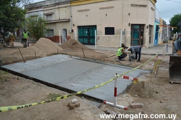 Calle Fortunato Jara interseccion con Joaquin Suarez se encuentra cortada por construcci&oacute;n de bad&eacute;n