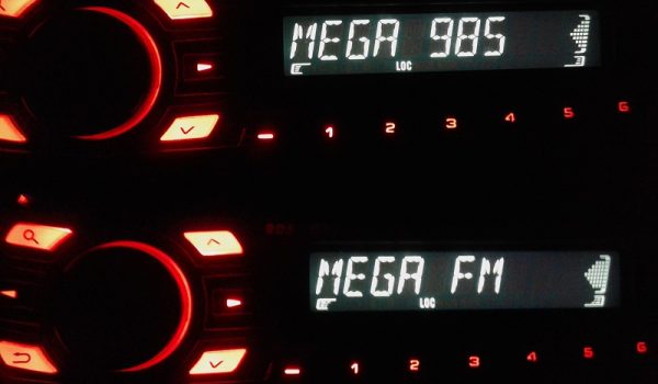 Mega FM incorporo moderna técnologia, procesador de audio digital y sistema RDS